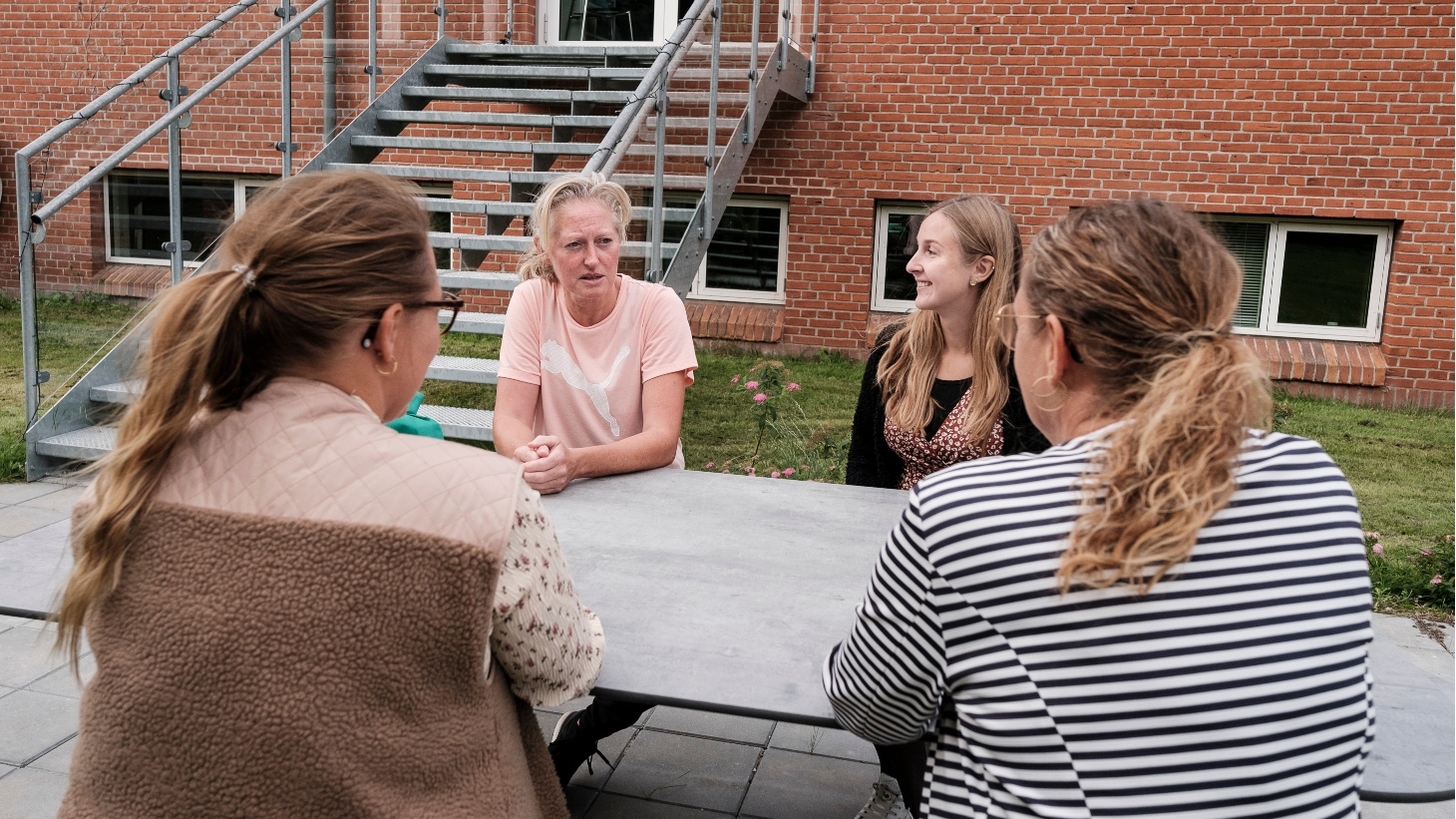 Samtale udendørs psykiatrien Randers